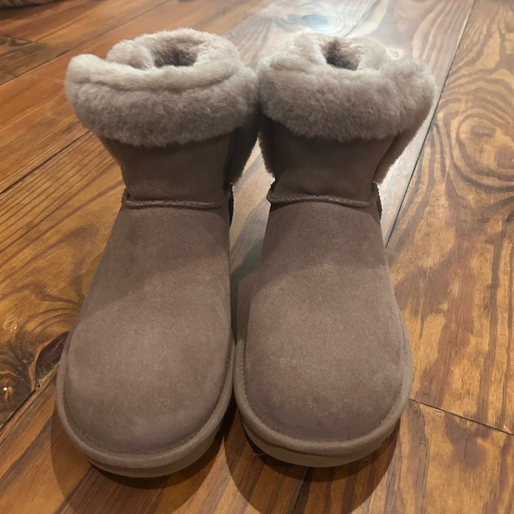 UGG Shearling Boots in Brown never worn size 7